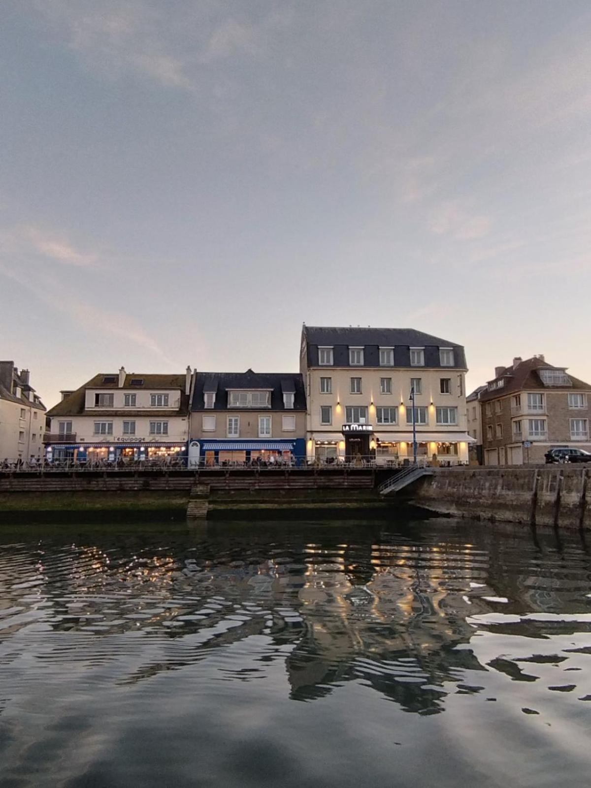 Le Grand Hotel De La Marine "Face A La Mer" Port-en-Bessin-Huppain Exterior photo