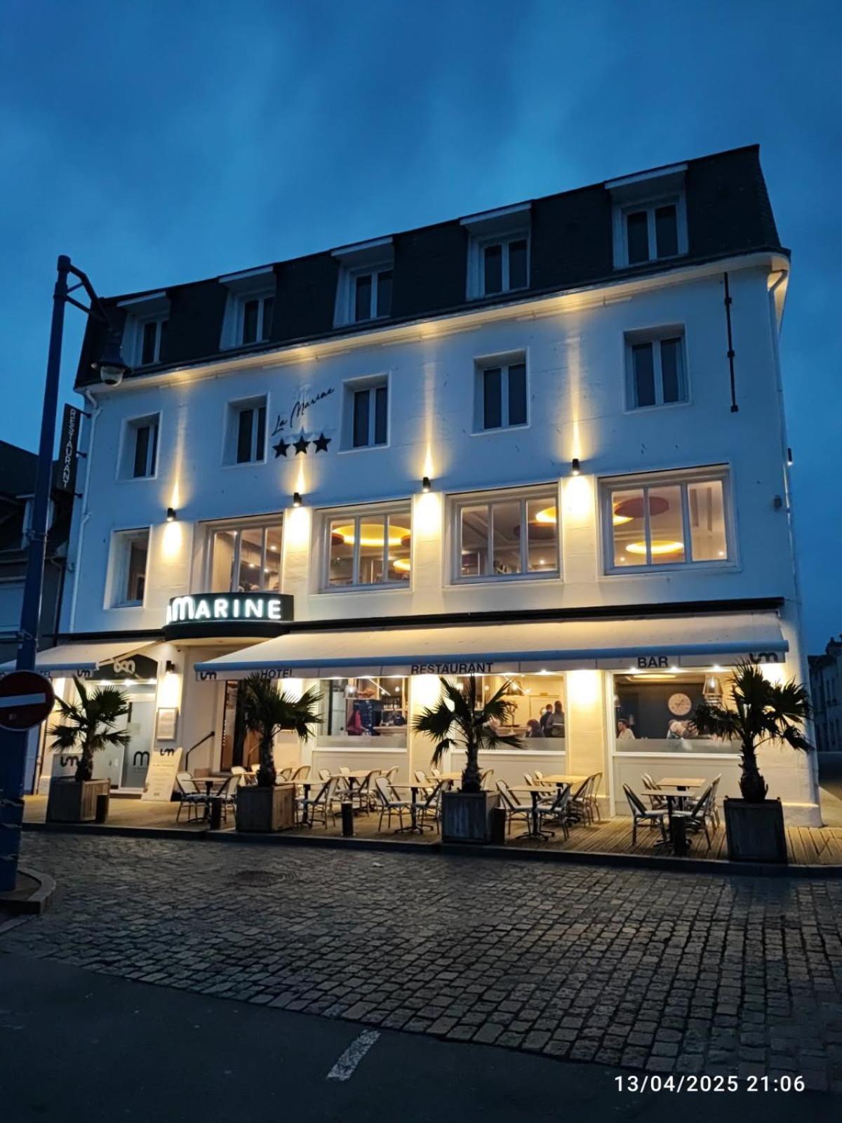 Le Grand Hotel De La Marine "Face A La Mer" Port-en-Bessin-Huppain Exterior photo