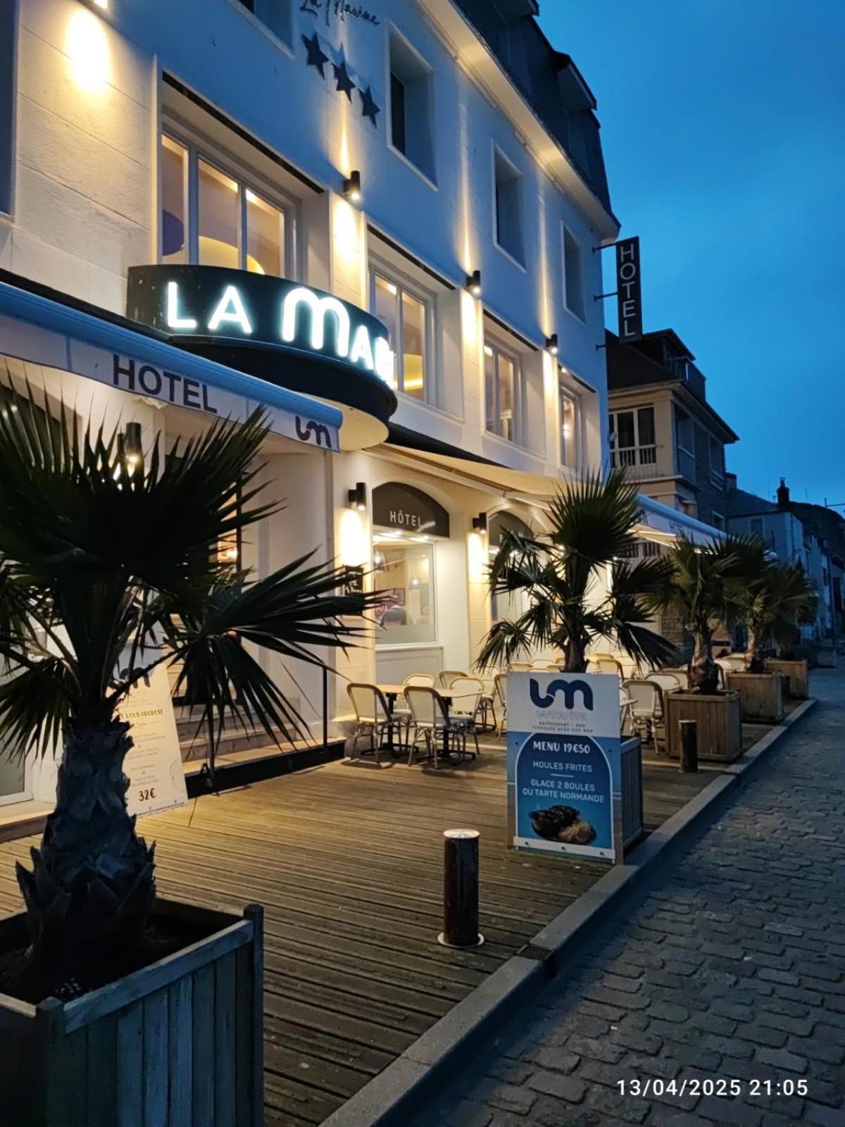 Le Grand Hotel De La Marine "Face A La Mer" Port-en-Bessin-Huppain Exterior photo